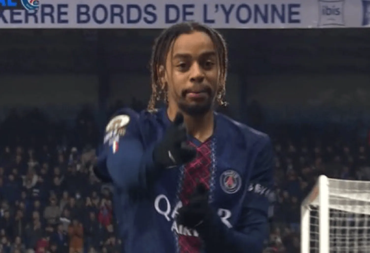 乐鱼在线登录-攻入制胜球，巴尔科拉当选欧塞尔vs巴黎全场最佳球员